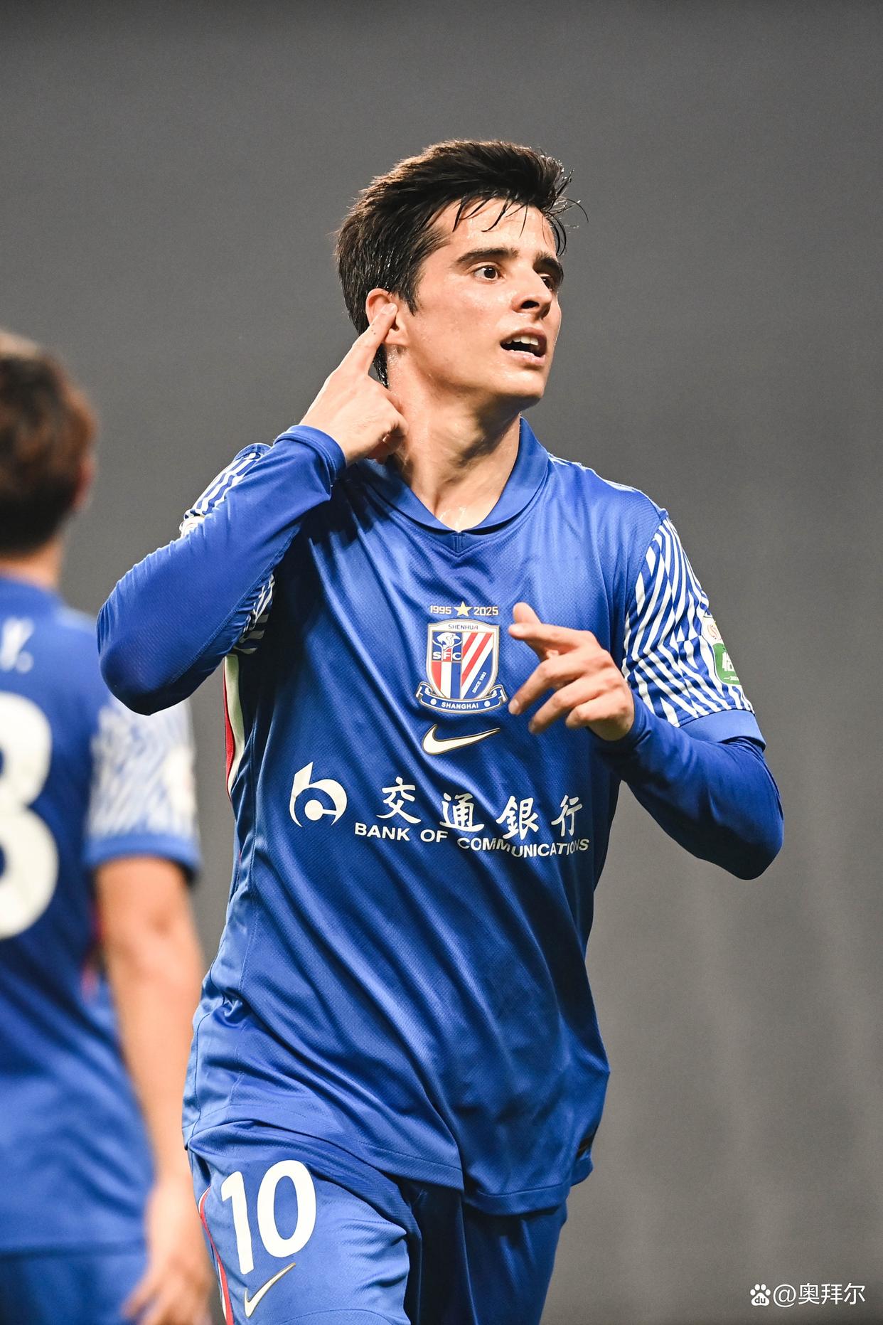 关于上海申花发布备战花絮，赛后主帅复盘，欧冠任务艰巨，年轻球员得到机会的信息